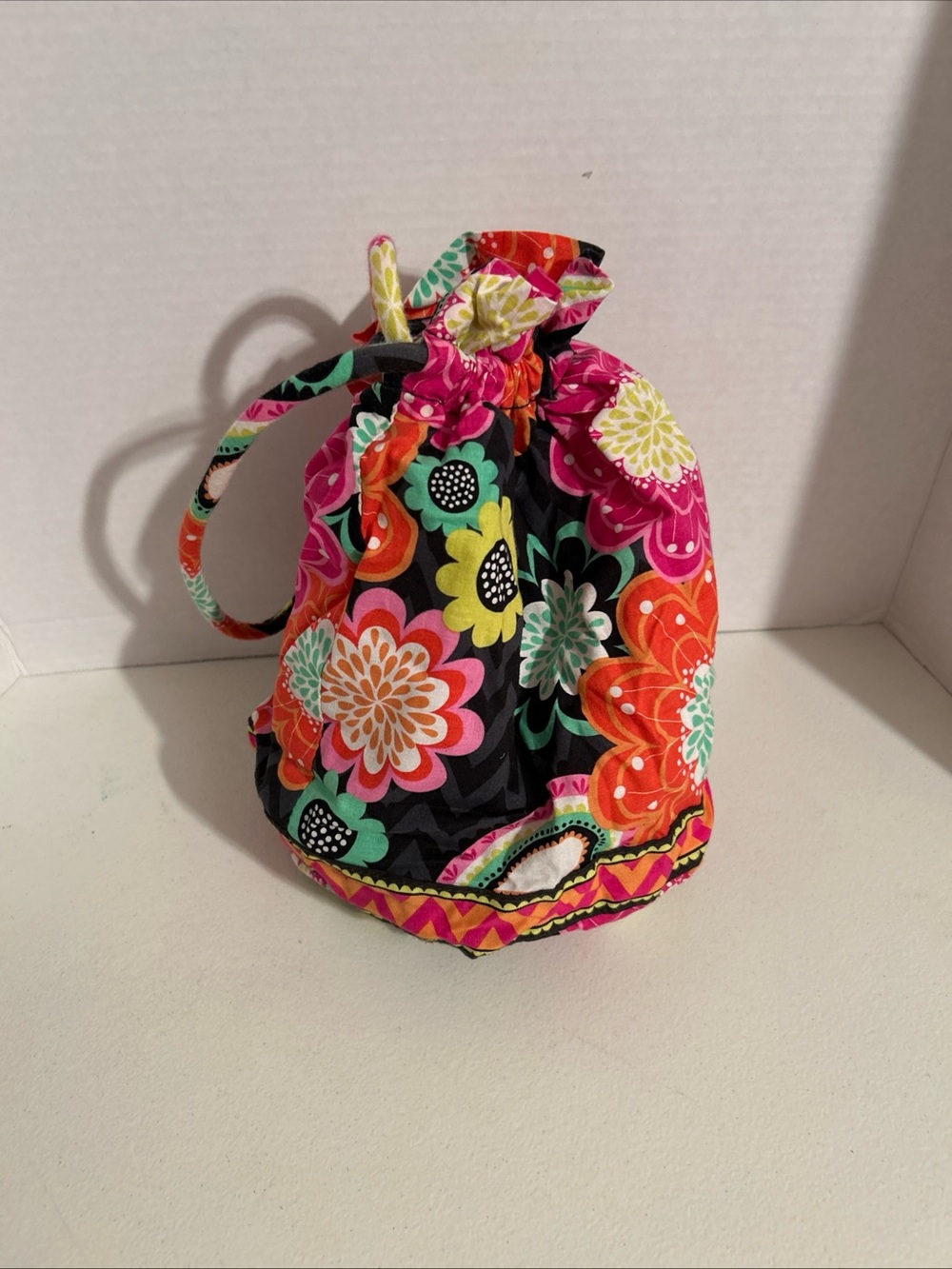 Floral Drawstring Wet/Dry Lined Bag in Black Multi